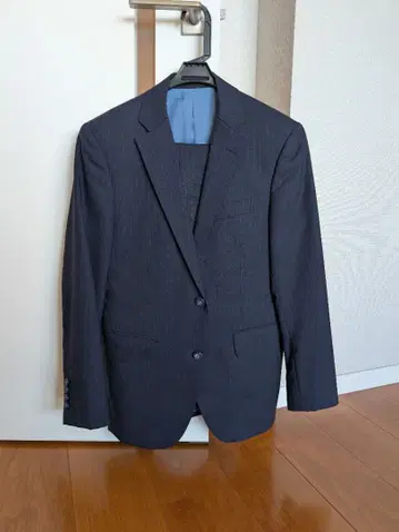 다크 블루 스트라이프 울 100% 수트