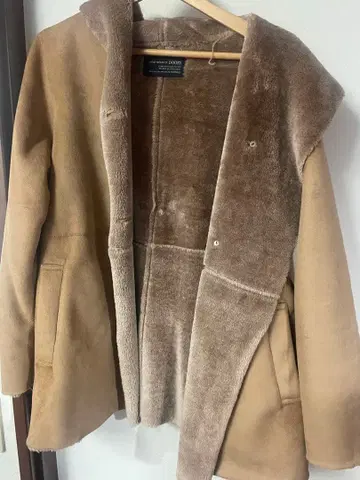 DOORS 베이지 무스탕 코트 후드 부착