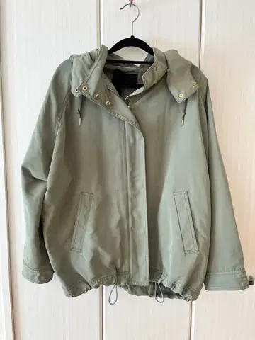 그린 라벨 릴랙싱 올리브 그린 후드 부착 자켓