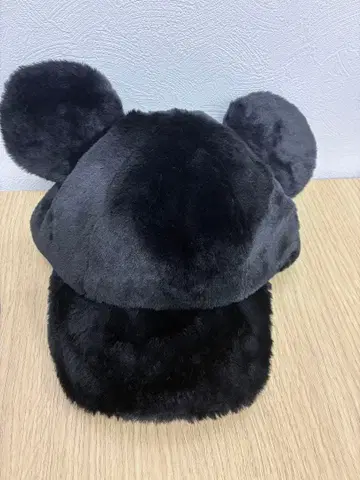 미키 귀 달린 블랙 퍼 캡