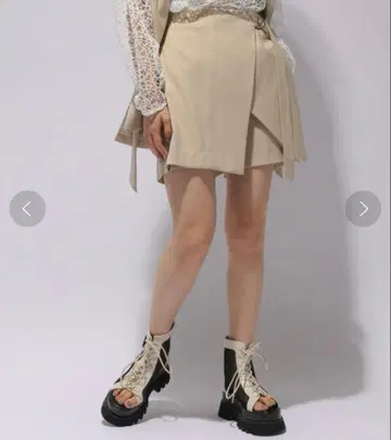 [ HARE ] 미사용*새상품급 스커트 라이크 숏팬츠