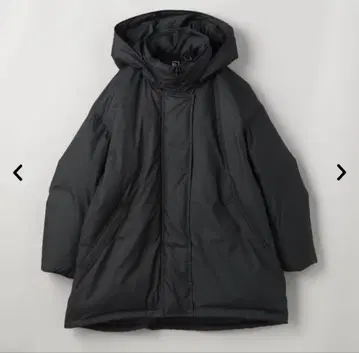 블랙 후드 부착 다운 자켓