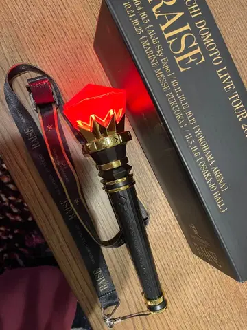 빨간색 토치형 응원봉 LIVE TOUR 2023