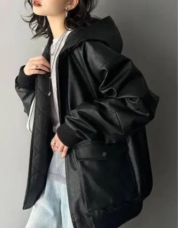 새상품 미사용 블랙 후드 부착 오버 사이즈 점퍼