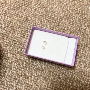 화이트 스터드 귀걸이 작음