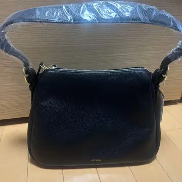 새상품 미사용 레이지 수잔 가죽 숄더백 블랙 22,000엔