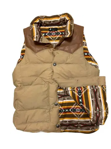 BEAMS 아메리칸 인디언 패턴 야크 가죽 다운 베스트 베이지