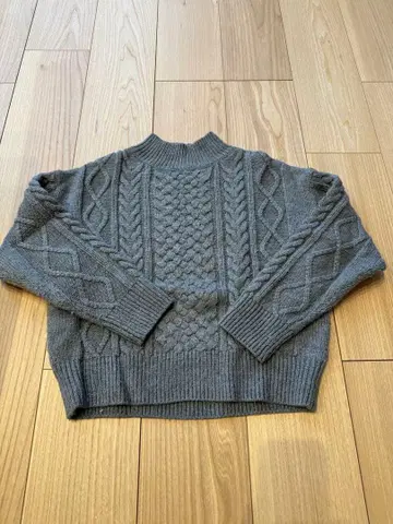 COHINA 그레이 케이블 니트 스웨터