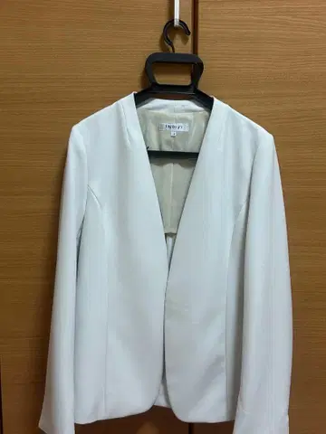 INDIVI 화이트 테일러드 자켓 13