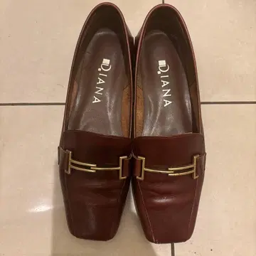 D.IANA 다크 브라운 로퍼