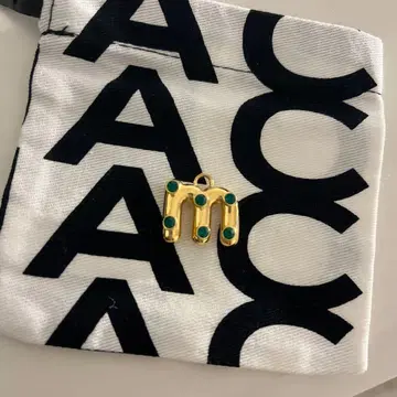 마크 제이콥스 M 크리스탈 참