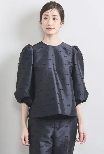 새상품급 UNITED ARROWS 리본 컷 자카드 블라우스