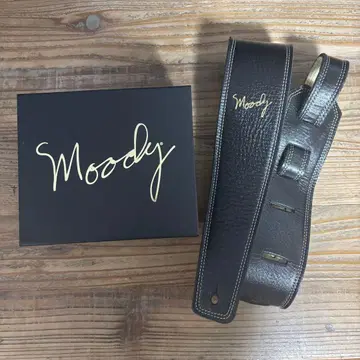 Moody 가죽 스웨이드 스트랩 25인치 블랙/크림