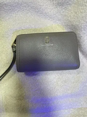 MARC JACOBS 그레이 이단 접이식 지갑