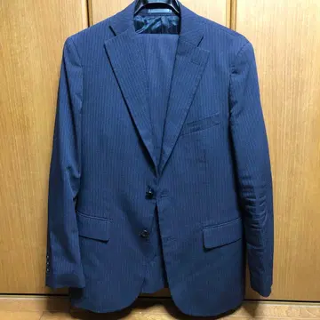 다크 블루 스트라이프 비즈니스 정장