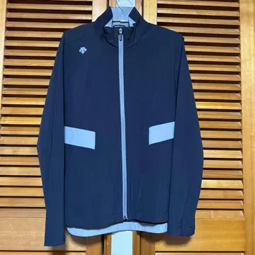 데상트 골프 아우터