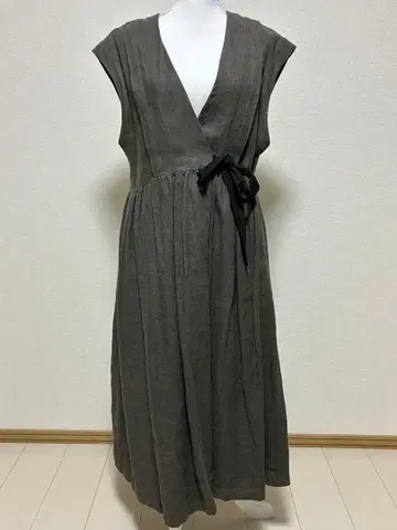 슬리브리스 랩 원피스 다크 그레이