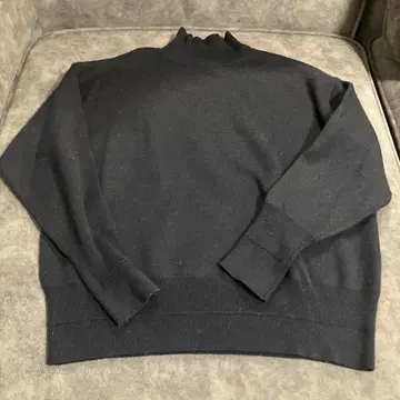 블랙 하이넥 스웨터