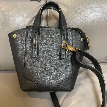 FURLA 블랙 가죽 핸드백