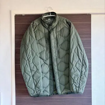 UNIQLO 화이트마운티어링 리사이클 하이브리드 다운 M