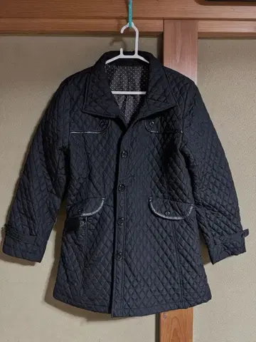 여성용 퀼팅 코트 충전솜 롱 기장 블랙 도트 안감