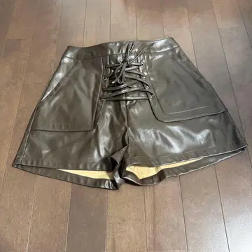 GYDA 인조 가죽 브라운 숏팬츠