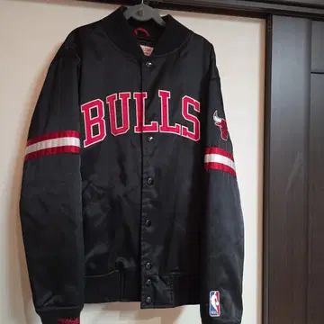 Bulls 블랙 바시티 자켓