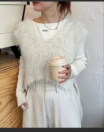 [새상품급] mystic 복슬복슬 샤기 니트