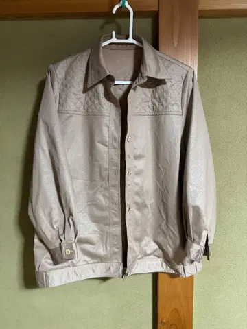 여성용 퀼팅 자켓 베이지 버튼 분실 있음