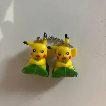 피카츄 키링 나뭇잎 포함