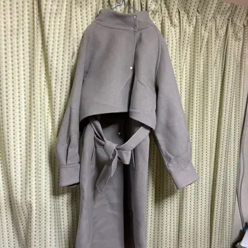 그레이 허리 리본 포함 롱 코트