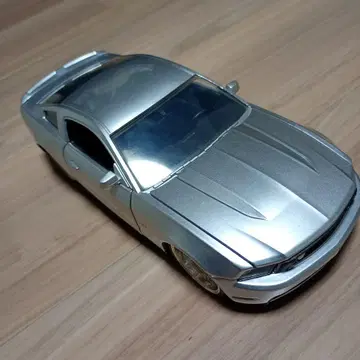 Jada 1/24 2010 FORD MUSTANG GT