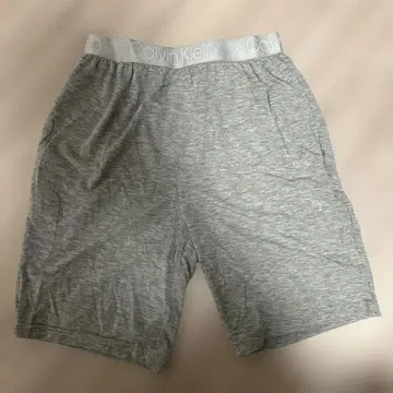 Calvin Klein 그레이 숏팬츠 (라운지웨어 홈웨어)
