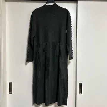 다크 그레이 긴팔 니트 원피스