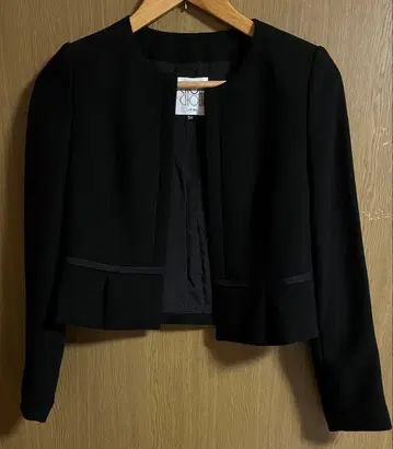 블랙 숏 자켓 플레어 밑단 상복 예복