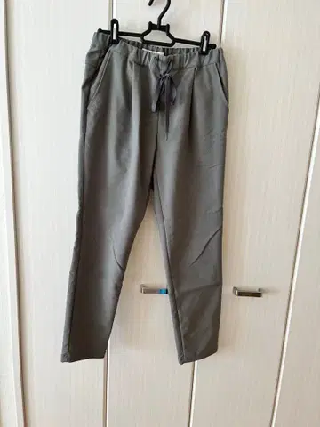 멜로즈 카키 캐주얼 팬츠 드로우 스트링 포함