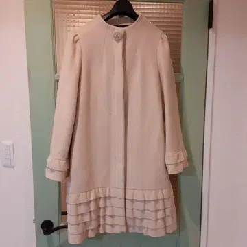 M'S GRACY 베이지 프릴 롱 코트 M