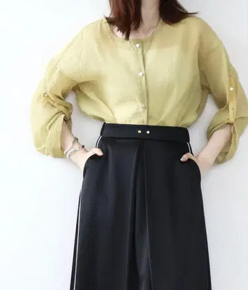 [ Jines ] 소매 2way 엠보싱 시어 블라우스