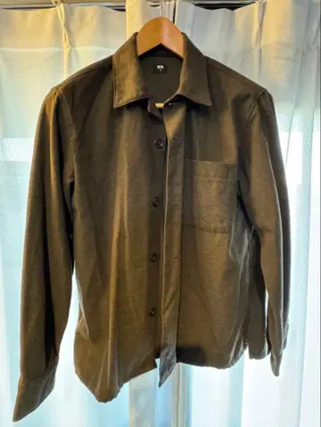 다크 그레이 버튼업 셔츠