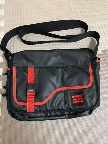 NOMADIC 숄더백 블랙/레드