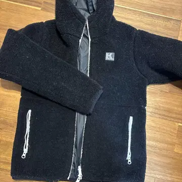 Helly Hansen 블랙 플리스 자켓 리버서블