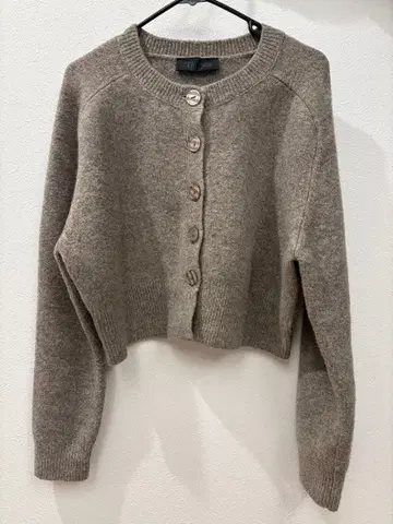 울 혼방 베이지 버튼 가디건