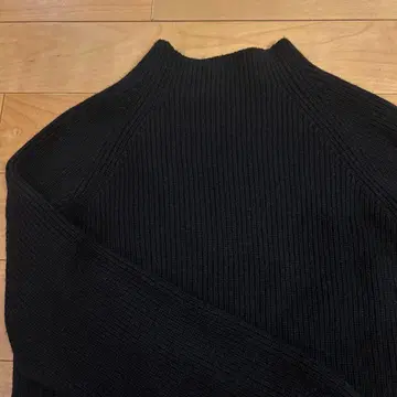 MARGARET HOWELL 블랙 긴팔 스웨터