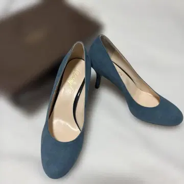 유나이티드 애로우즈 스웨이드 힐 펌프스