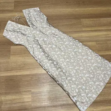 SOUAIRE 버터플라이 자카드 원피스 사콘 스즈노