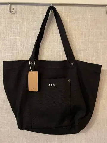 A.P.C. 블랙 토트백