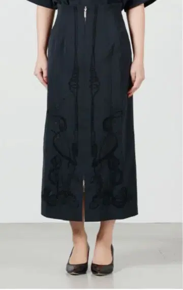 MURRAL 네이비 자수 타이트 스커트