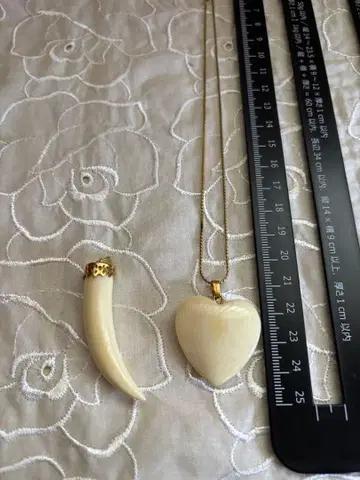 아이보리 조 하트형 & 송곳니형 펜던트 세트