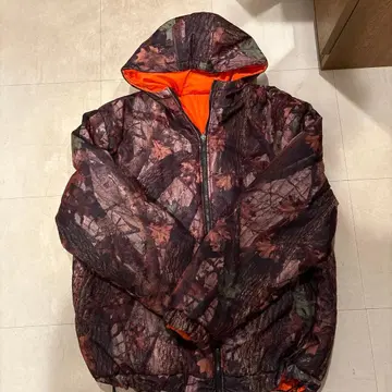 카모 패턴 후드 부착 다운 자켓