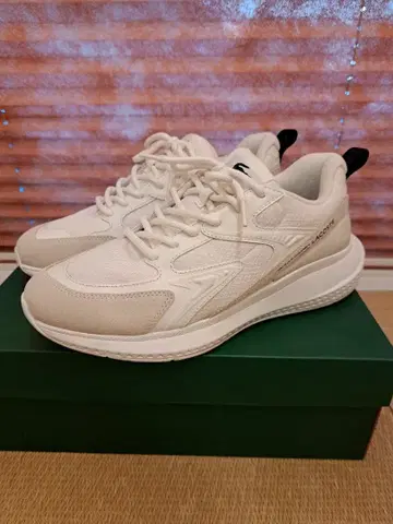 LACOSTE 화이트 스니커즈